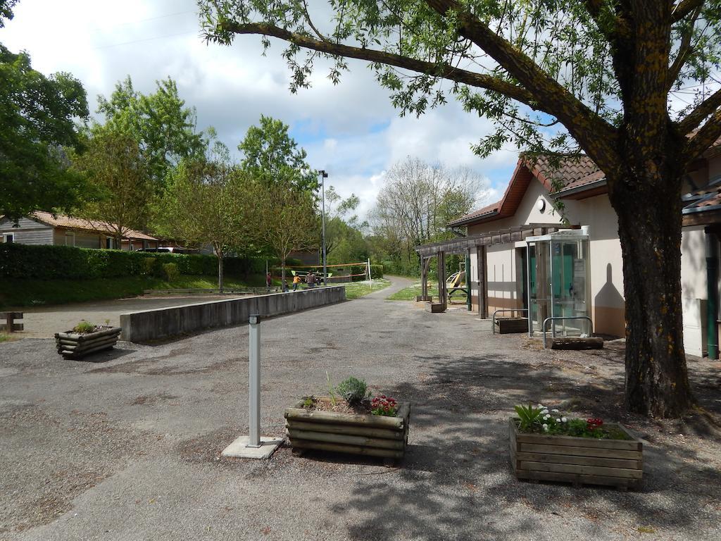 Camping Du Moulin Ξενοδοχείο Meyrieu-les-Etangs Εξωτερικό φωτογραφία