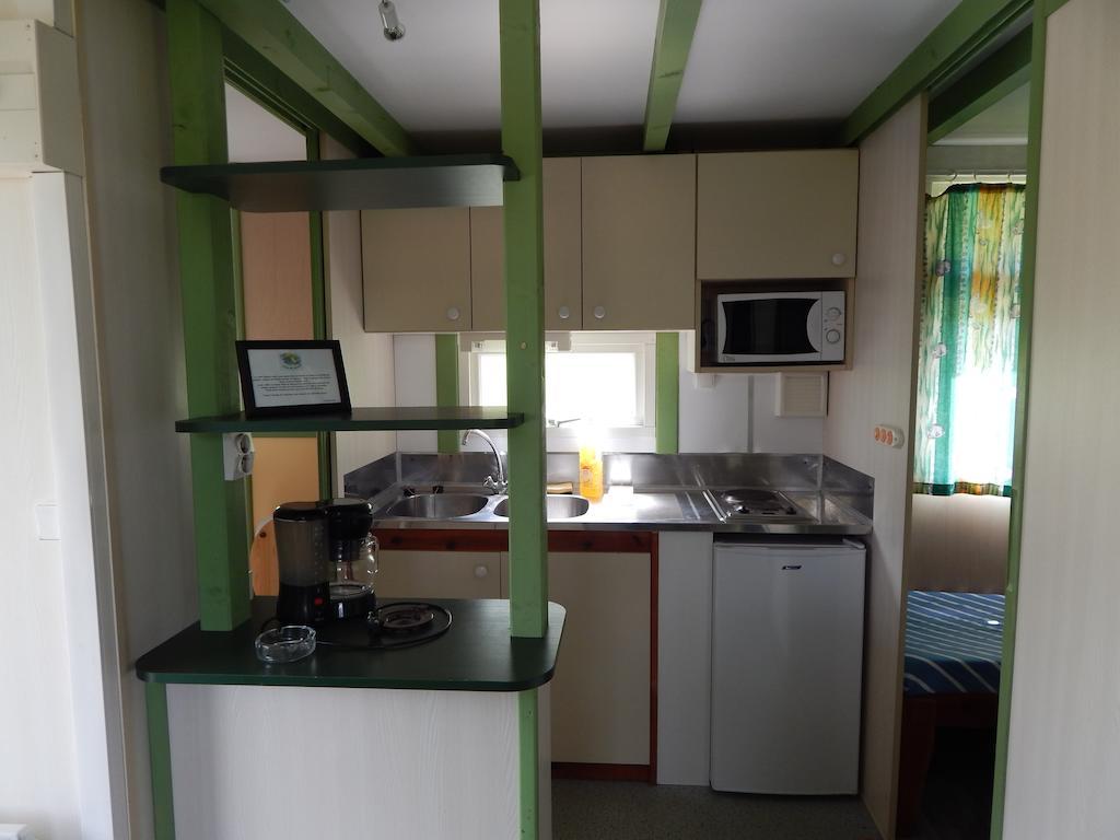 Camping Du Moulin Ξενοδοχείο Meyrieu-les-Etangs Δωμάτιο φωτογραφία