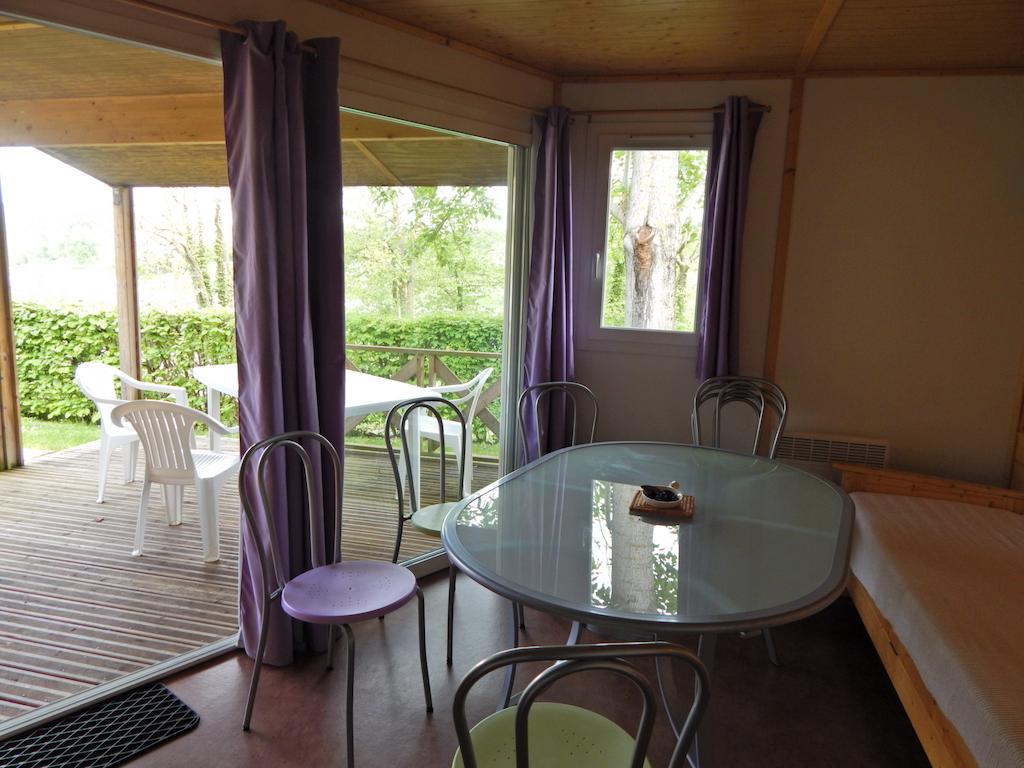 Camping Du Moulin Ξενοδοχείο Meyrieu-les-Etangs Δωμάτιο φωτογραφία